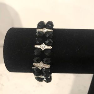 🎉5 for $25.00 Black striped bracelet that’s rhinestones